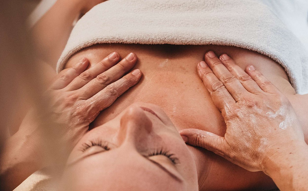 Spa Hotel Dolomiten: Rudolf verwöhnt mit Behandlungen Neben unseren Wellness-Annehmlichkeiten können Sie sich den Luxus von individuellen Behandlungen, Massagen und Beauty-Treatments gönnen. Spa Hotel Dolomiten