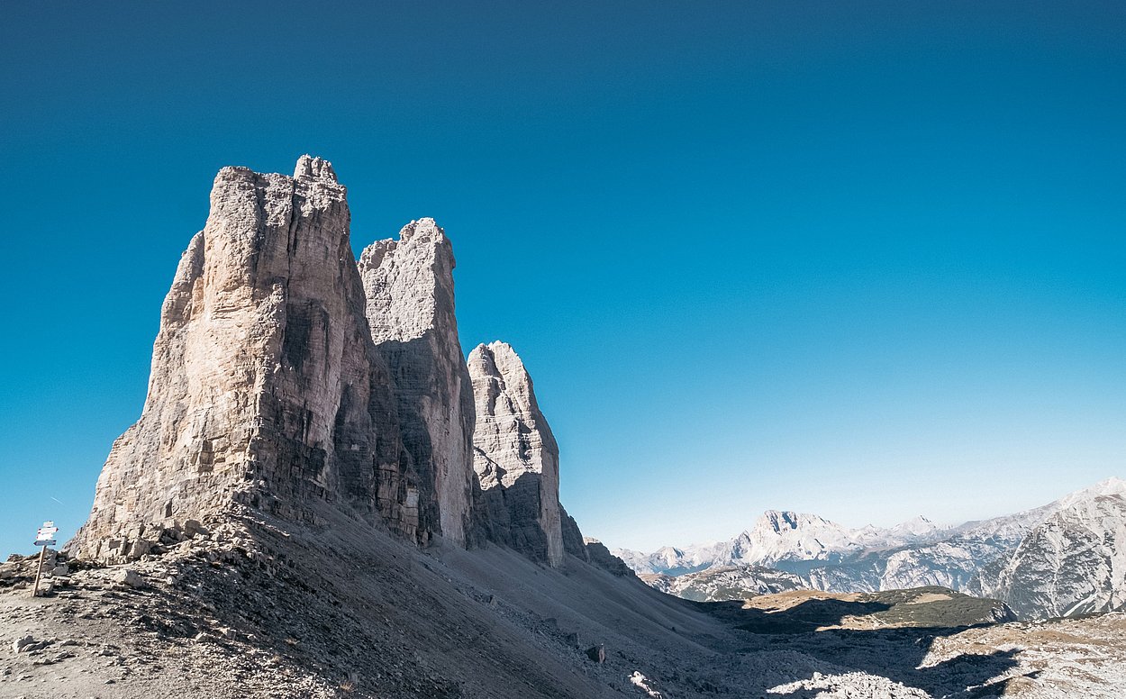 So schön, dass sie zum UNESCO-Weltnaturerbe erklärt wurden: die Drei Zinnen. In Ihrem Wanderurlaub in den Dolomiten darf dieser Ausflug nicht fehlen.
