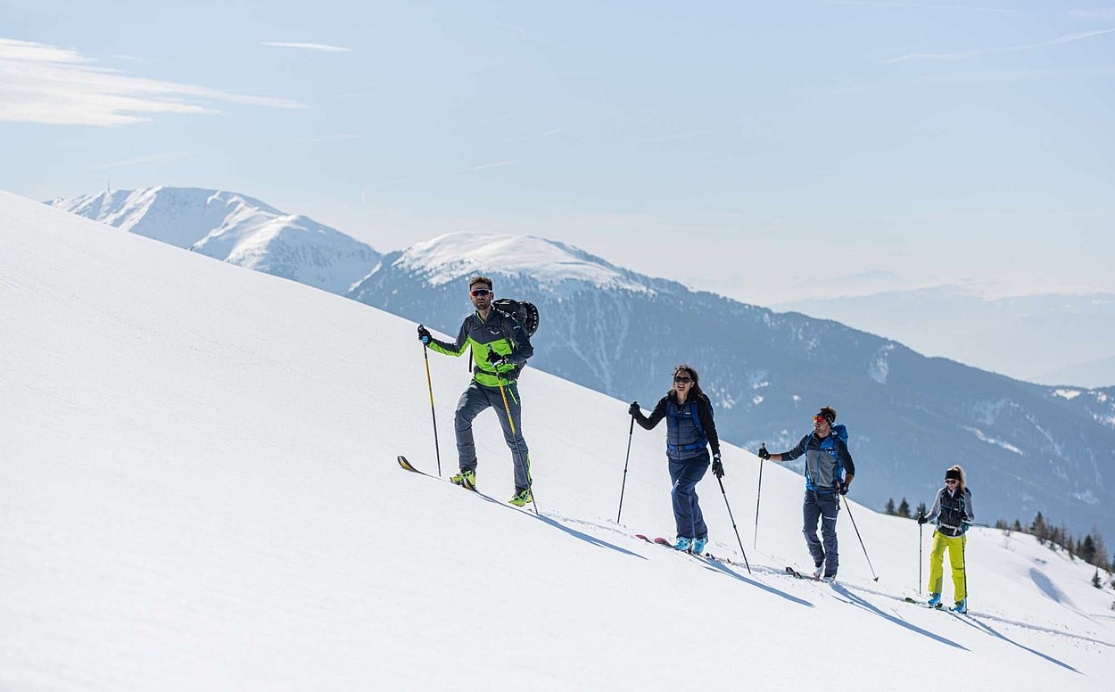 Skitouren Kronplatz / Dolomiten - Winterurlaub im Rudolf Machen Sie sich auf zu unvergleichlichen Skitouren am Kronplatz - allein oder mit einem unserer Bergführer. Auch die Sella Ronda Dolomiten liegt in der Nähe