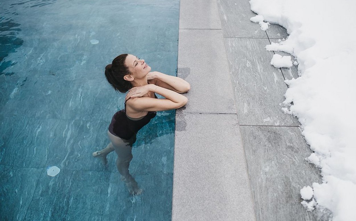 Wellnesshotels am Kronplatz: ✔ adults-only Spa ✔ Familienspa ✔ 6 Saunen ✔ 2 Pools ✔ 2 Whirlpools ✔ 5 Ruhezonen ✔ Spa-Rezeption und Beautybereich